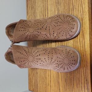 Eurosoft Brown Perforated Ankle Boots 9M Faux Suede